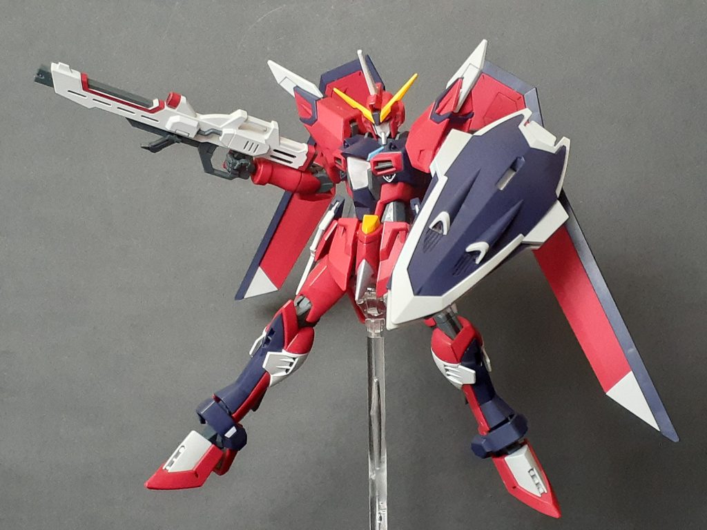 全体のシルエットや武装はジャスティス系なんだけどやっぱりリフターがなくなったのが残念。せめて翼を起こすことが出来ればそれっぽく見えたのだが