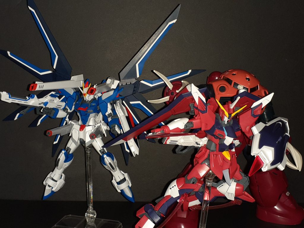 「……アスラン、なんかデカくない？」「普通に中にインフィニットジャスティス入れようとしたらこうもなるさ」