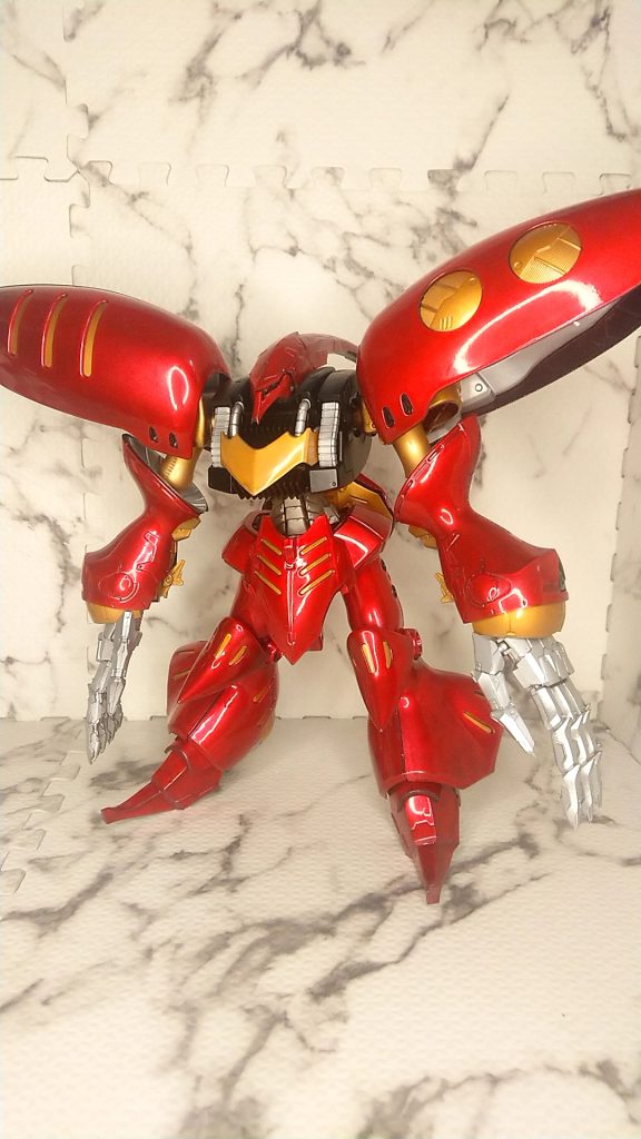 ゴールドはクレオスのゴールドにしたのですが、若干色味が薄いのでクリアオレンジをサッと一吹きして色味を増しています。