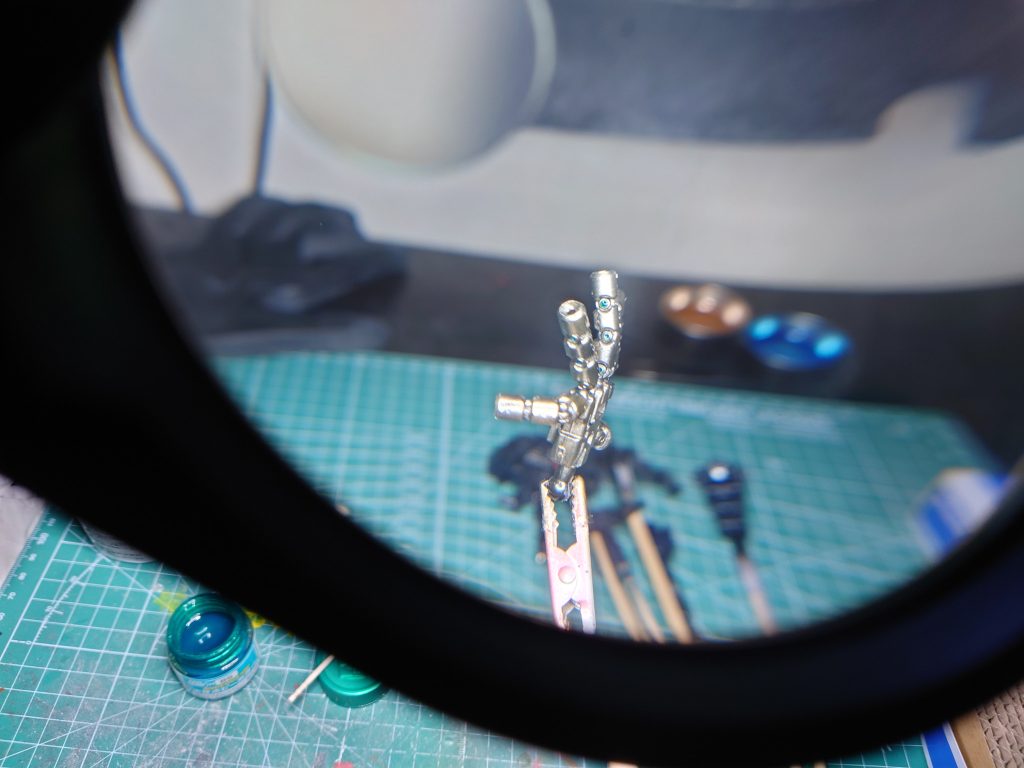 指の細やかなところも爪楊枝メタグリーンでアクセント。