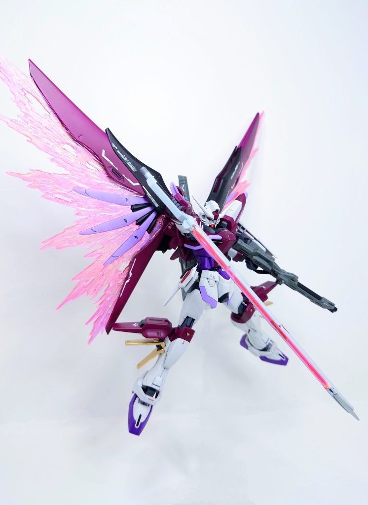 光の翼はガンダムマーカーのトランザムホロレッドを使いました。