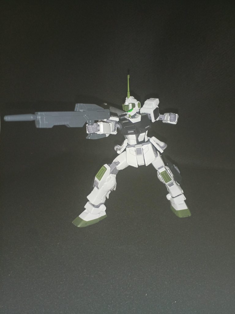 ビームライフルを持たせたいと思ったので、Gバウンサーから拝借しました。ちなみに、ビームライフルのセンサーは水色です。