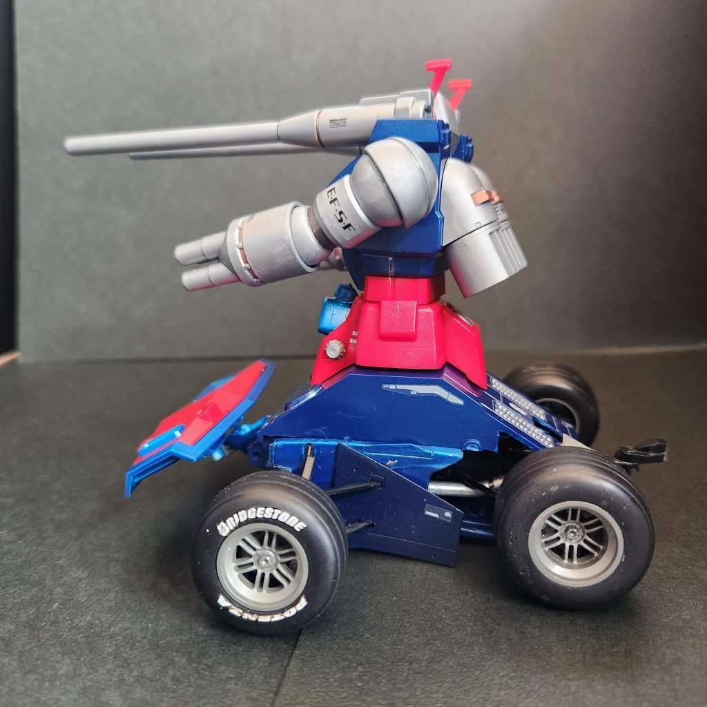 フロントウイングにシールドを付けてます。バージボードも。