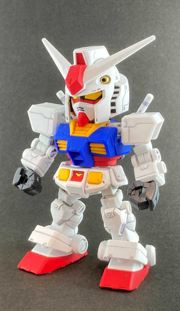 ガンダムマーカーでスミイレして、頭部バルカンなどを部分塗装しています。