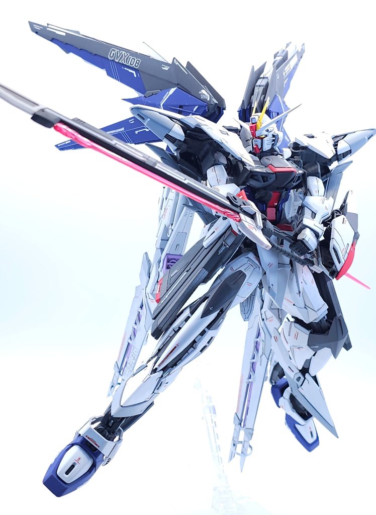 ブラックナイトスコードのフェムテク装甲に対抗するためにエクスカリバーレーザー対艦刀も装備!ボディを貫きます。