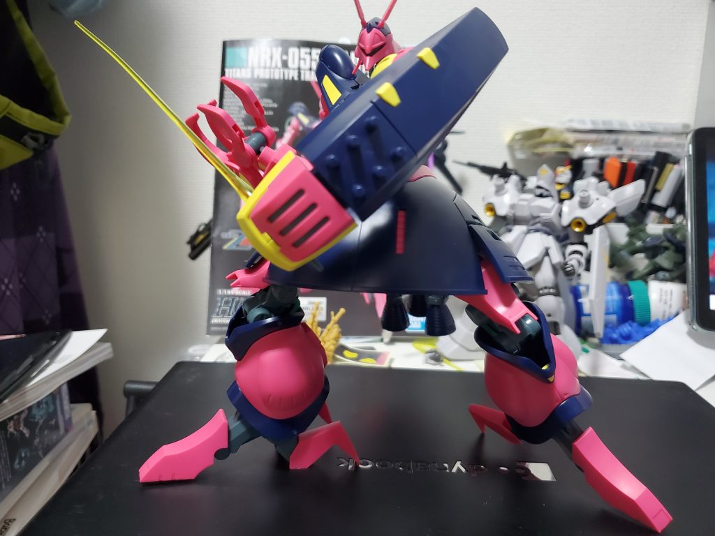 右手のアームを使いこなせればダイナミックなポージングもできそう