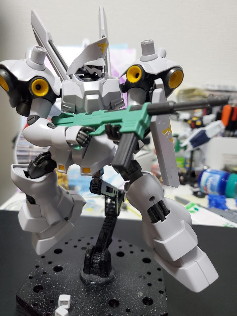 ネオ・ジオンマークをパーツ分けで色分けしてくれてるのが嬉しい