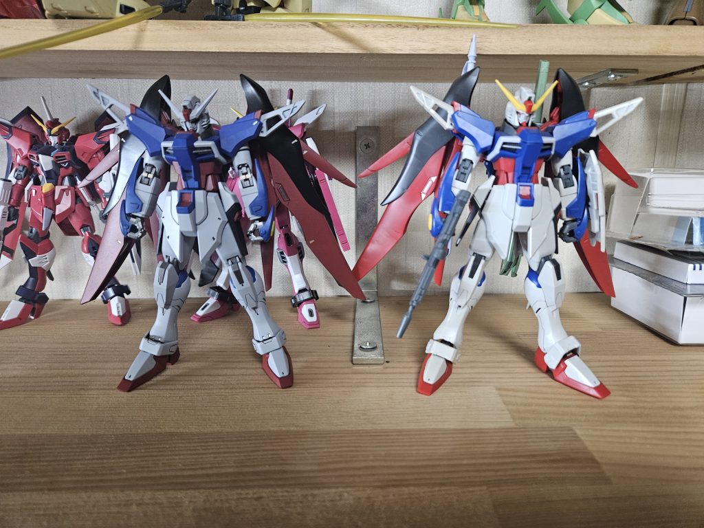 素組みと比較今回はグレーサフからの立ち上げで全体的にトーンダウンした色で、自分なりのspec2を表現してみました😊