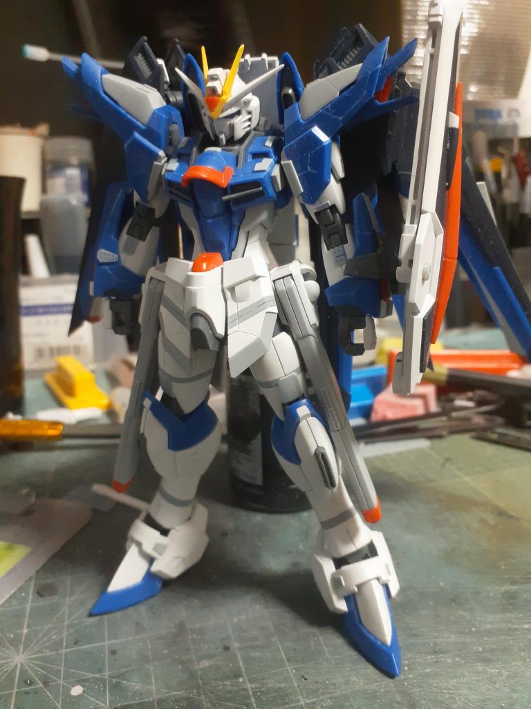 改修ポイントフェイス小型化、胴体2㎜、前腕1㎜、太もも2㎜、すね2㎜それぞれ延長各所スジボリ、プラ板ペタペタ、各所モールド堀直し、エッジの調整以上です