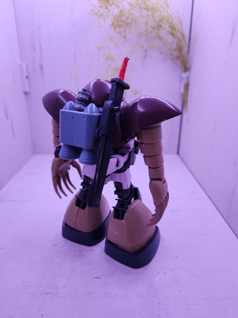 後ろからみた写真、ちなみにこの機体はゴックの姿でも足を180開脚する事が出来ます