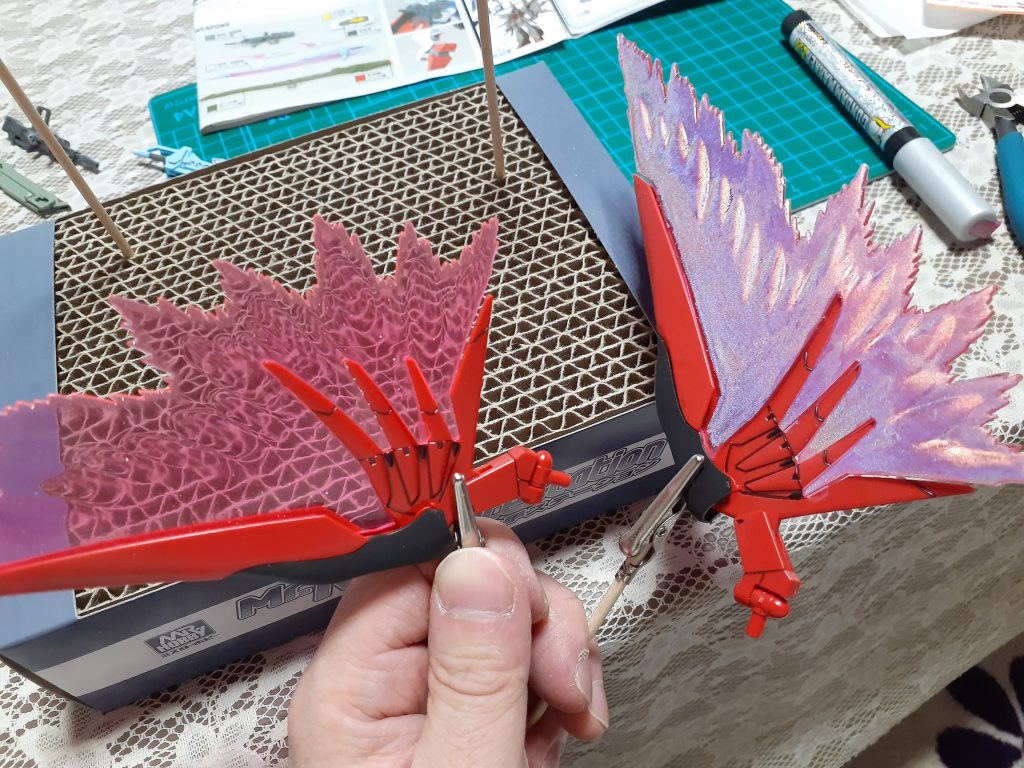 光の翼の塗装前と塗装後の比較です。このくらい変わりました。