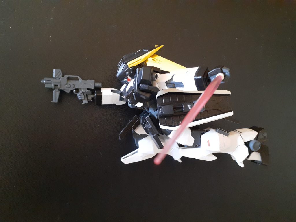 アンテナは髪の毛をイメージしてます。高速で戦闘するため、取り回しの良いショートバレルのビームライフルを装備