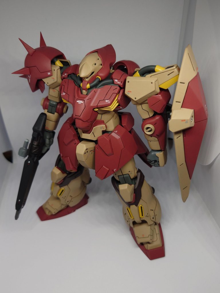 頭部のバルカンはピンバイスで開口してます。またオフィシャルのメッサー用のデカ一ルと 少し市販のデカ一ルを使用しました。