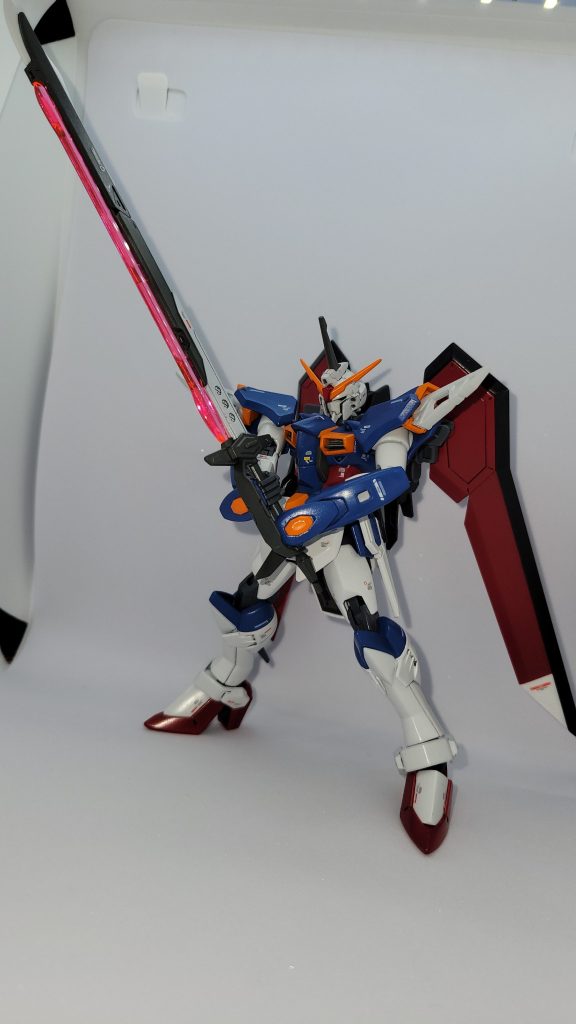 我が家のSサイズの撮影ブースの限界パイロットは高エネルギー超射程ビーム砲も希望したがエネルギー不足のため却下された脚のビームサーベルもエネルギー不足のためオミットされている