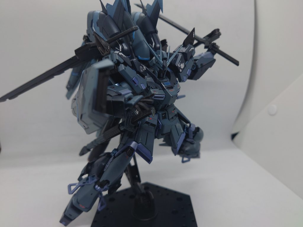 【夜空ノ太刀】の中に隠してある細刀の【星ノ刃】【蒼の刀】ほどではないが切れ味は抜群。その刃は新型の量産型MSの装甲を容易く両断する。