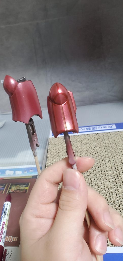 エッジが強調されればいいなぁ~~とおまじない気分でなぞってます。リアルタッチマーカーを使いました!効果があったかはあんまり分かりませんが、段落ちモールドになっているところなどはしっかり強調されてると思います( *・ω・)ノ