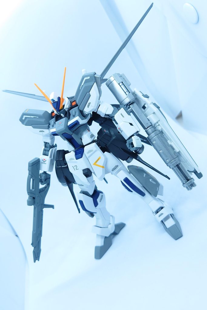 腕部は高負荷に耐えうるようX-105系のものに変更。ネイキッドパーツは一般機のウィンダムと同型のものが使われており、破損しても整備は容易となっている。