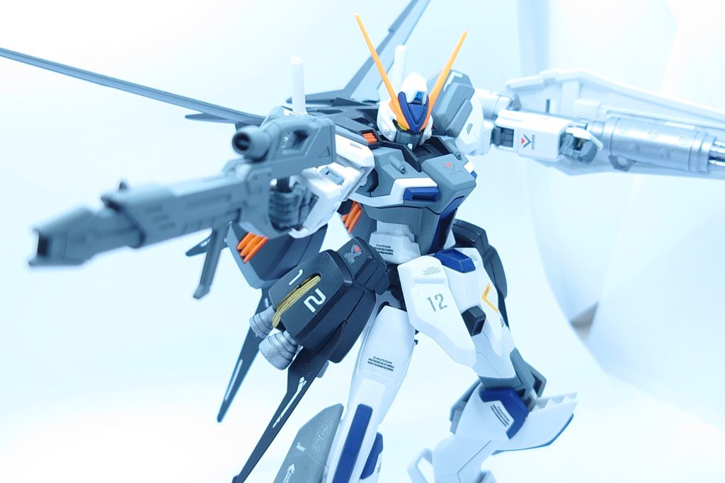 ビームライフルウィンダム共通装備のビームライフル。本体の出力が向上しているため若干の火力向上がみられる他は、一般配備型と変更はない。