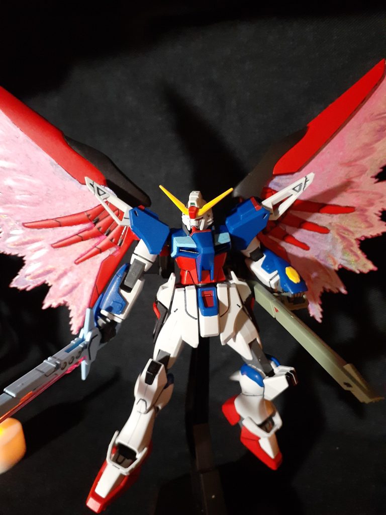 背面装備の武装を両側に構えてみました。アクションのパターンは武装の数だけある感じがしますね。