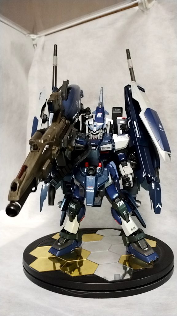 右ミサイルポッドとの換装によりハイパー・メガ・カノン装備しますぜ　火力でもFAZZを凌ぎますな