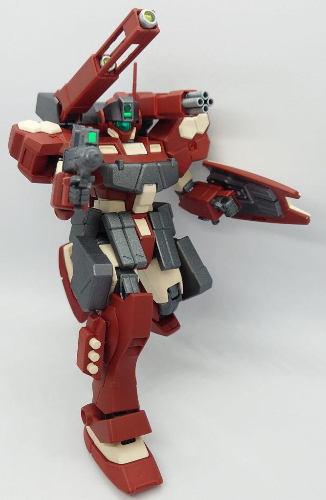 メインカメラ内部にアルミホイルを貼っています。レンズがもともと濃いめのグリーンなので、光を当てないと反射しませんが、ジム・コマンドやジムスナイパーⅡ系のモノアイがほんのり確認できます。