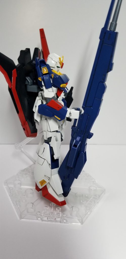 側面：このリバイブZは神キットなのですが、可変機構以外で欠点を上げるなら、このハイメがランチャー縦持ちの長さが微妙に足りないところです。