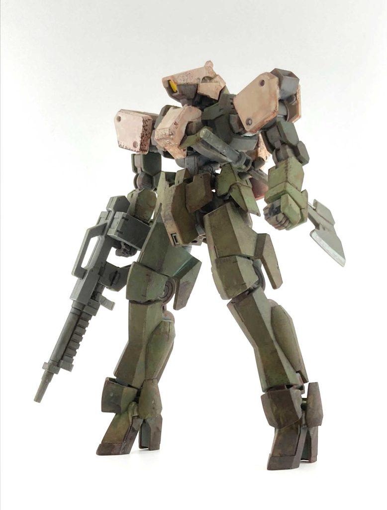 主にアクリルガッシュを使ってのウォッシングとスポンジチッピングで仕上げています