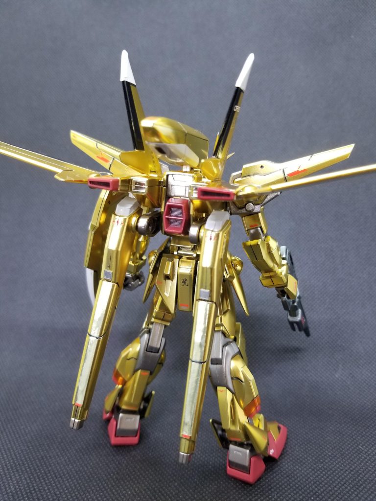 バックショット。改造なんぞせず(てか、メッキパーツ改造ムリw)ふつ～にバラして塗装して組んだだけとなります😁