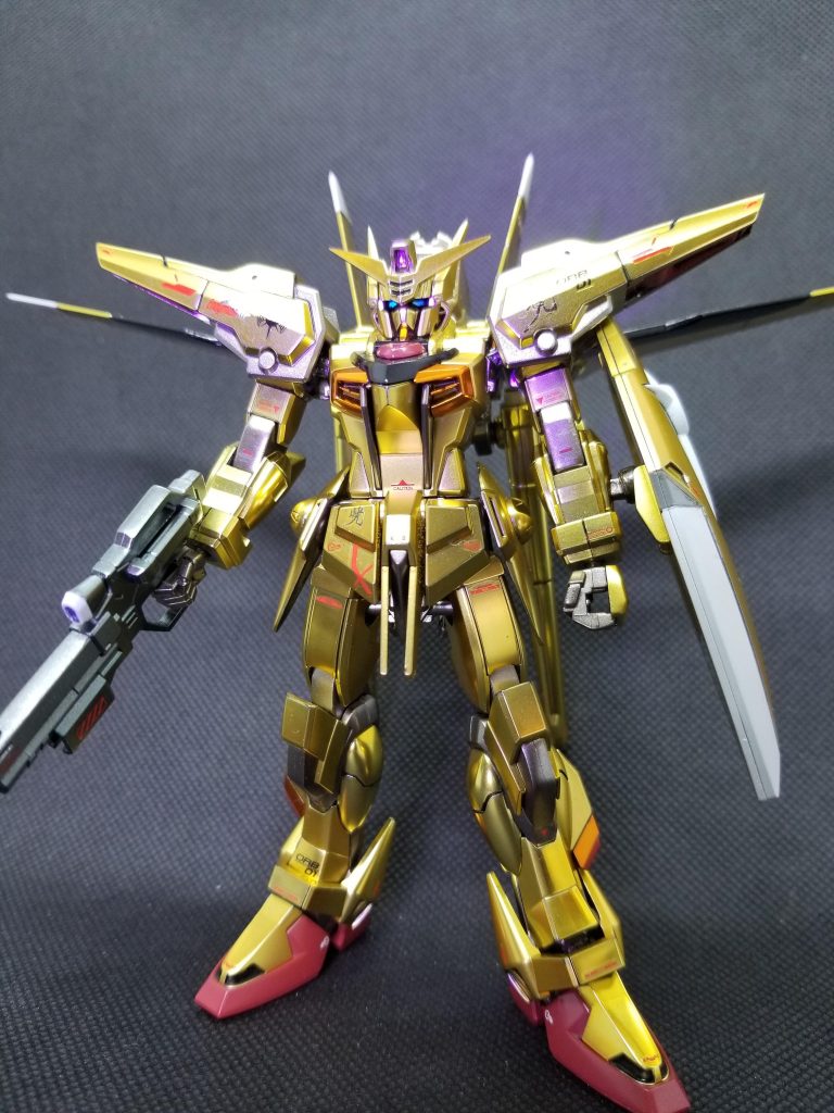 全身ショット。実はこのアカツキ、数年前に椎間板ヘルニアで入院してた時に病室でパチ組みしたものでして(笑)ずっと飾ってあったのをリペアした次第です😅ま、劇場行かなかったら多分そのままでした💦