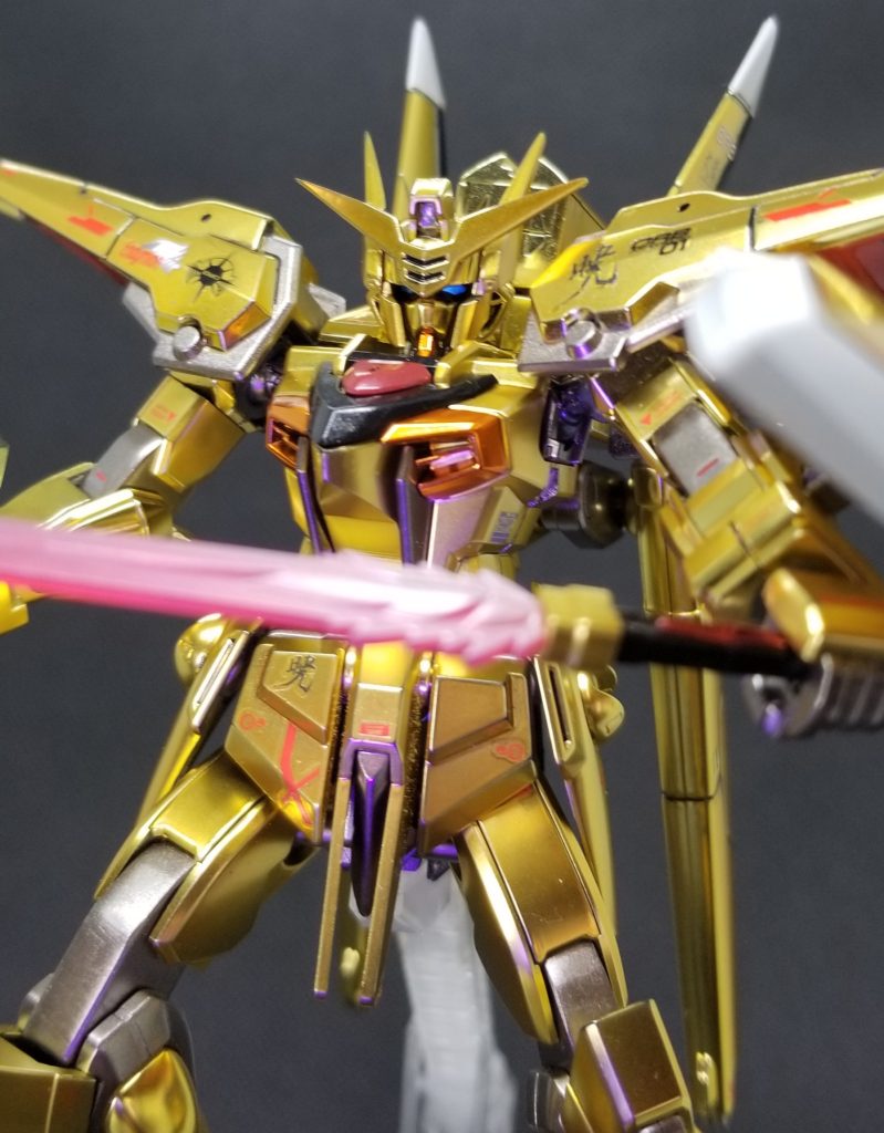 ビームライフルは『72D5式ビームライフル「ヒャクライ」』シールドは『試製71式防盾』だそうです。