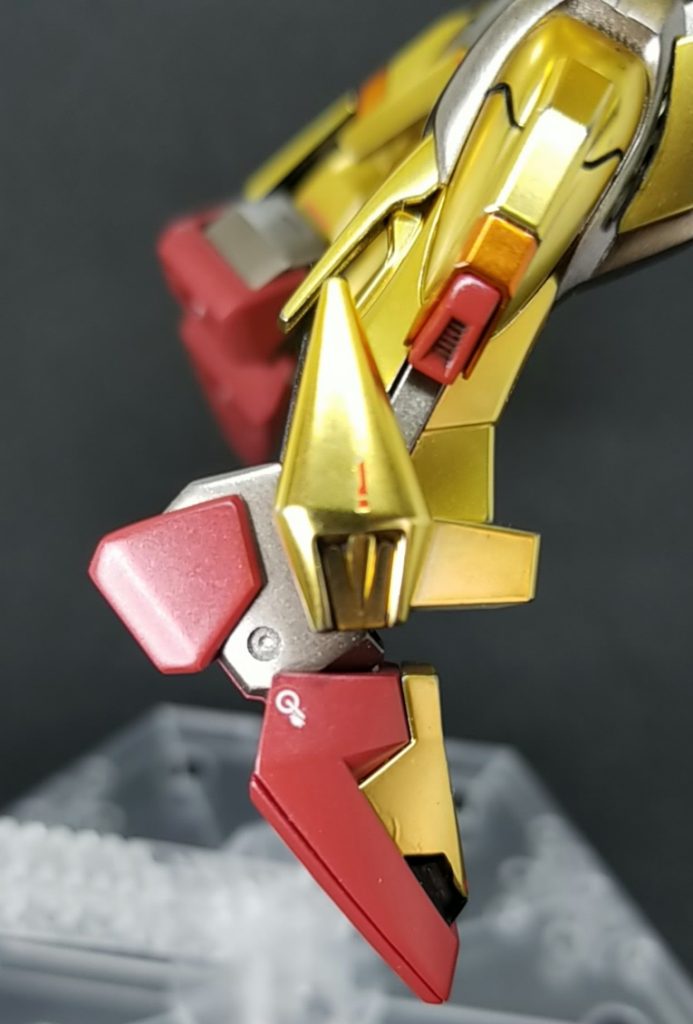 脚部フレームがちょっと寂しかったのでダブルホールディテール(勝手な命名😅)を追加。