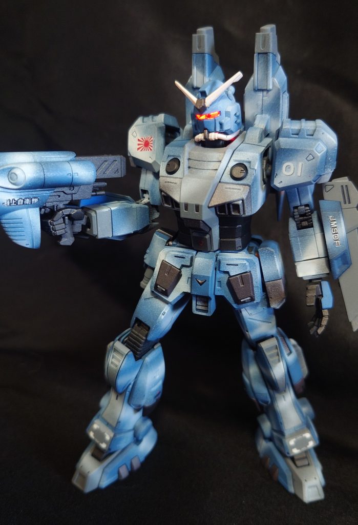 塗装は海洋迷彩風に。　バイザーはミライトで発光させてます。