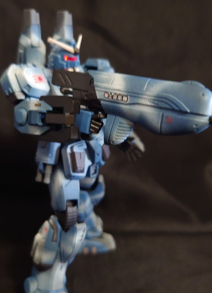 迷彩塗装ですが、エアブラシでうまく細吹きが出来ずイマイチな感じです;