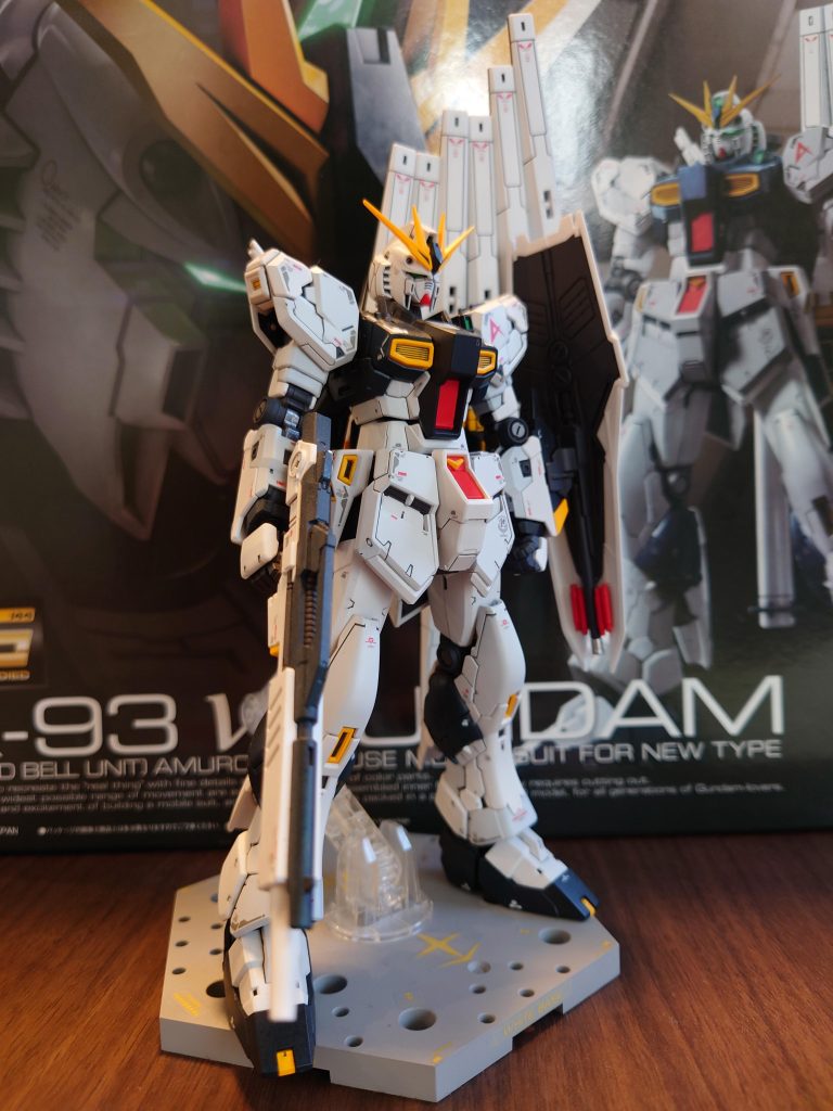 やっぱカッコイイそのうち積んでるMGも作成しようと思うけどもHGにしか手が出ません。