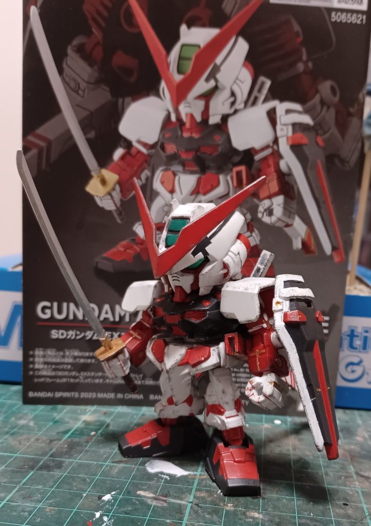 本格的なウェザリング前の写真。SDはウェザリングをやり過ぎるとHGに比べると表面積が狭いので、汚く見えちゃうのねえ💧