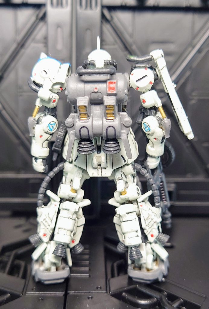 後ろ姿も素晴らしい造形で、今回の第4弾の中では割と作りやすい機体でした。ただ、私は足のパイプを2回折りました（笑）。