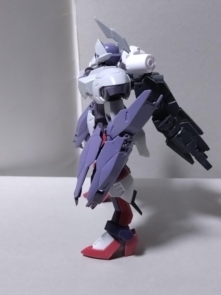 折しも、某ホビーショップでイモータルジャスティスがパーツ売りされていたのを見た日菜は、このイモータルジャスティスの脚部を使うことを決断。しかしミカエリスの股関節とはメス同士になるので合わない。見かねた紗夜は、過日にハローハッピーワールドのドラムス担当・松原花音から譲ってもらったルブリスソーンのパーツを日菜に使わせる。