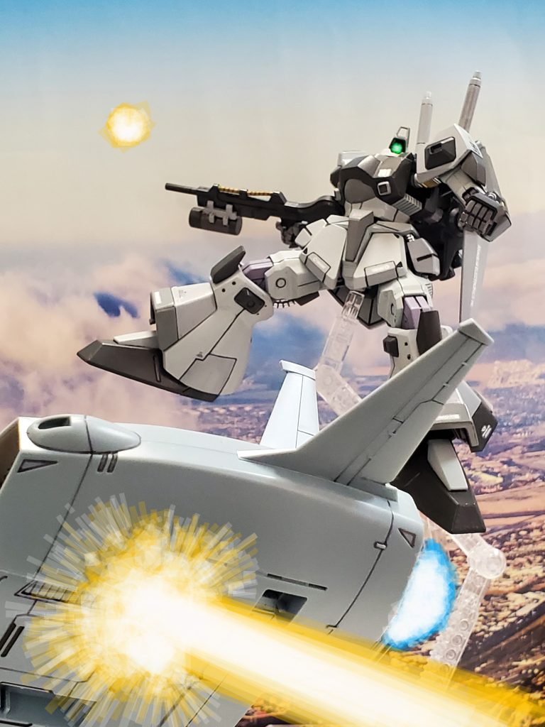 ハイザックのビームランチャーはド・ダイに命中~✴️敵の白いリック・ディアスは、爆発💥するド・ダイから間一髪離れる👍✨相手の機体もパイロットも一流のようだ👀🎵