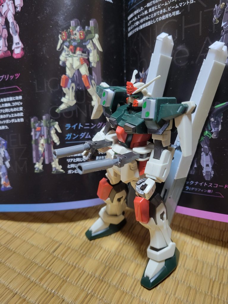 肩のカメラ?はこの様に塗料で塗りました。ここからプラ板で囲い、オレンジで塗装しました。