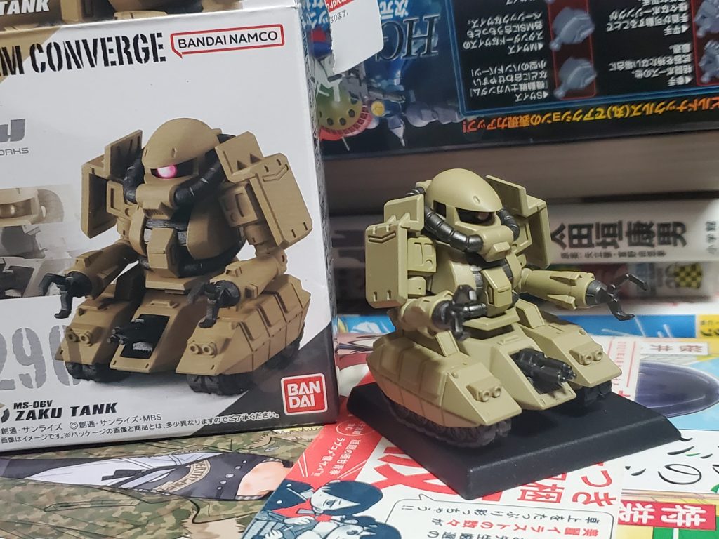 関節部分やライト、排気管？等を部分塗装  