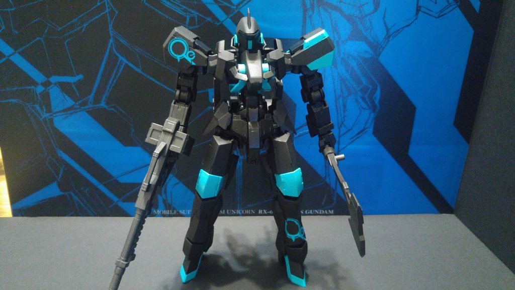 黒い部分はMr.カラーのつや消しブラック青い部分はタミヤのコーラルブルーでスプレー塗装ですどの部分を青にするか黒にするか配色迷いました(⁠>⁠⁠_⁠<⁠)バルバトスの方を参考にして黒多めの青は差し色程度で！