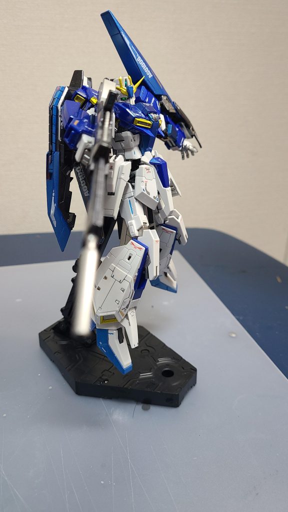 変形は怖くて出来ません。。。。ポロリもあるし、何より『バキッ！』って音が鳴りそうで、ポージング取るのも慎重になります。変形用にもう1体欲しいところ。最後までご覧いただき有難うございましたm(_ _)m