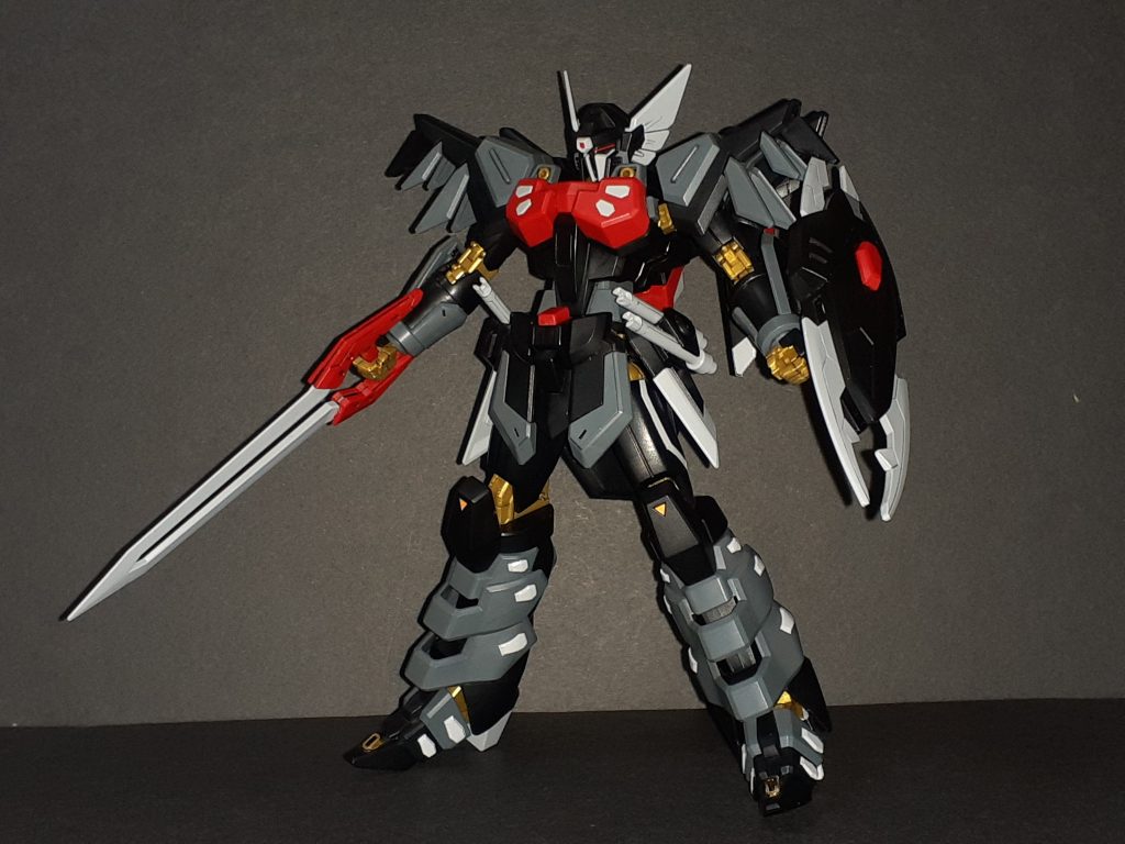 足の造詣的に接地性は悪いのですが、それでもちゃんと自立できる。脚のビームソード基部のみ部分塗装。