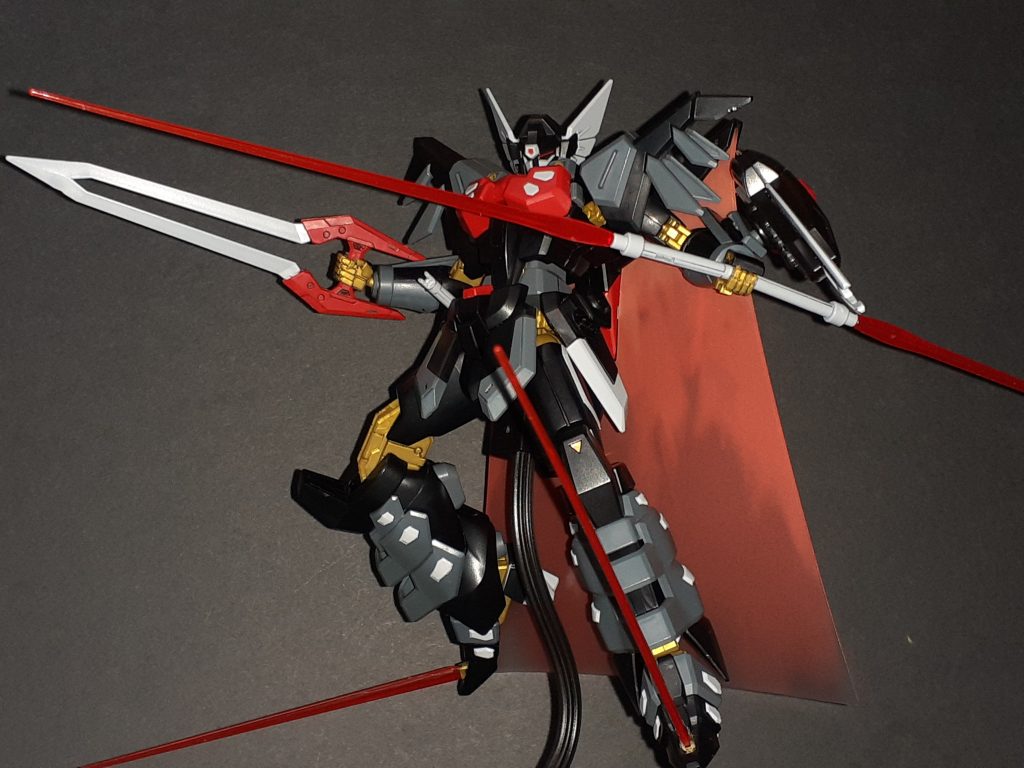 難点は武器持ち手が緩いからビームサーベル連結時に中心を持たせられない事