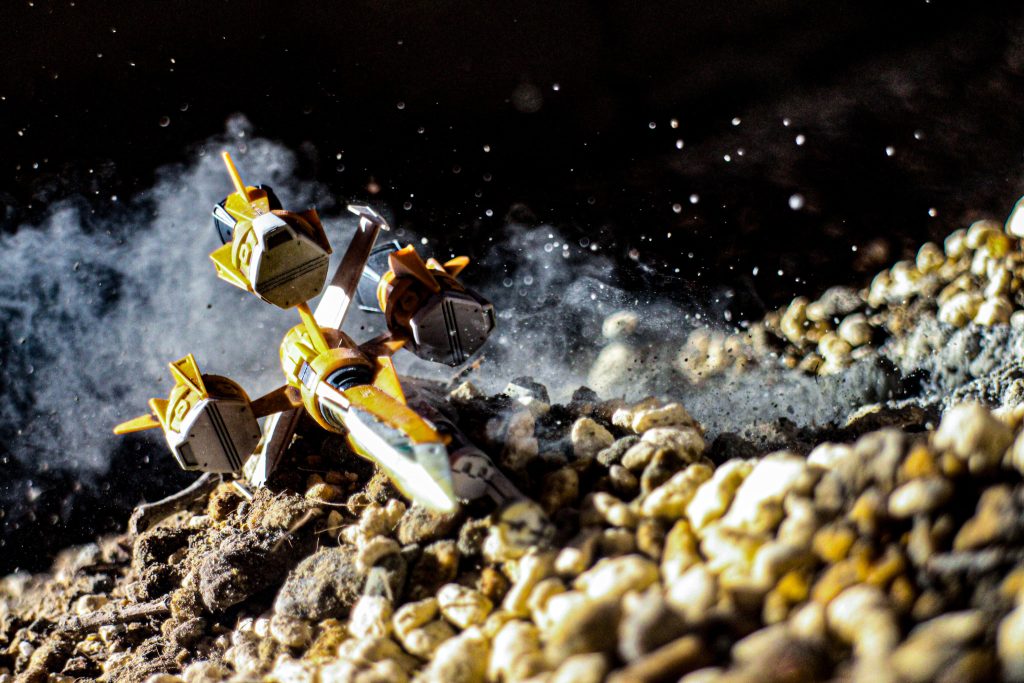 制作過程としては、同附属のガンバレルもウェザリング等で制作しました。撃墜後の墜落をイメージして105ダガーよりもボロボロにしましたが、次挑戦するときはもっとボロボロにしたいです!