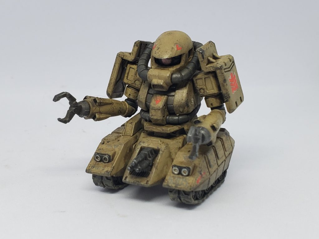 つや消し吹いて水性ウェザリングペイント等でウェザリング追加して完成でした。口のダクトが横でなく縦になってるのも芸コマ❗