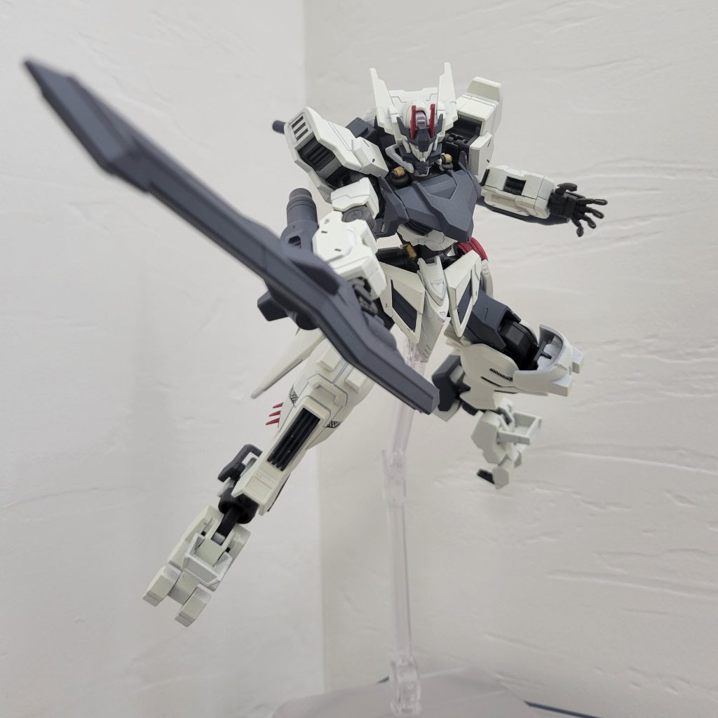 中~近距離戦闘をギガントジャベリンで対応射出した状態でなぎ払う事で複数の相手にも対応