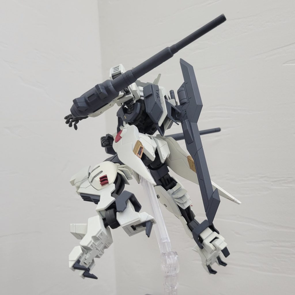 スラスターを増設したことで機体スペックが引き上げられたこれにより接近後の格闘戦能力も向上、グラントンファーによるゼロ距離フルボッコで敵機を叩き潰す