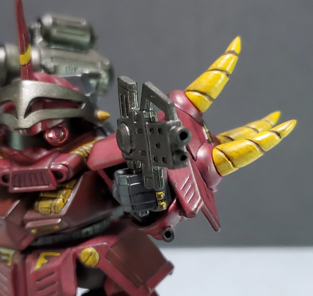 銃口は新たに穴をあけています。