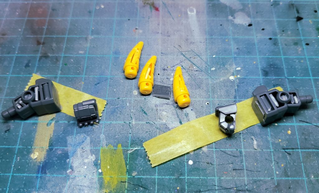 手首は初期状態だとちょっと不恰好なので分割して新しい向きに変更しています。